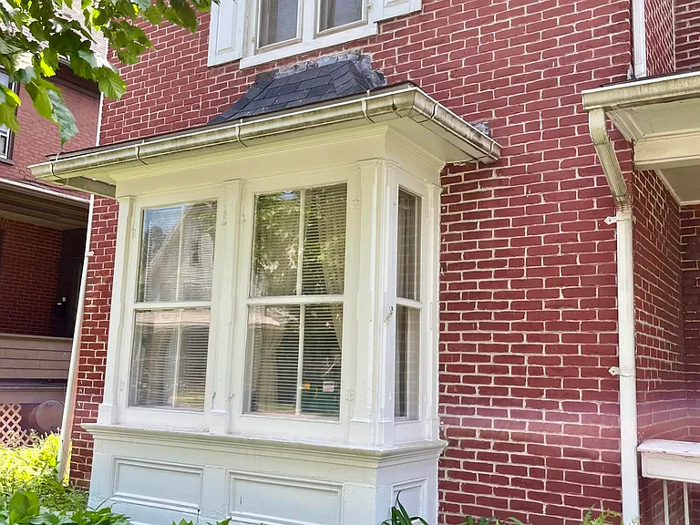 336 Hastings St — Photo 6