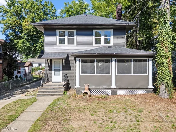 1071 Delia Ave, Akron, OH 44320