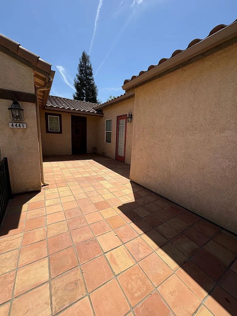 NW Visalia Corner lot Home Available Now! — Photo 3