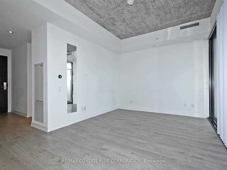 185 Roehampton Ave #1504 — Photo 2