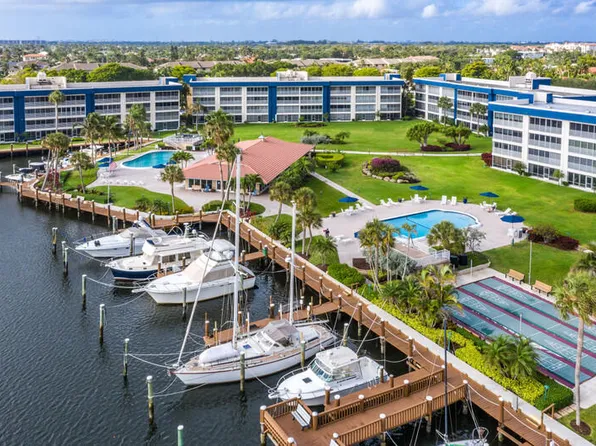 3301 Spanish Trail #302, Delray Beach, FL 33483