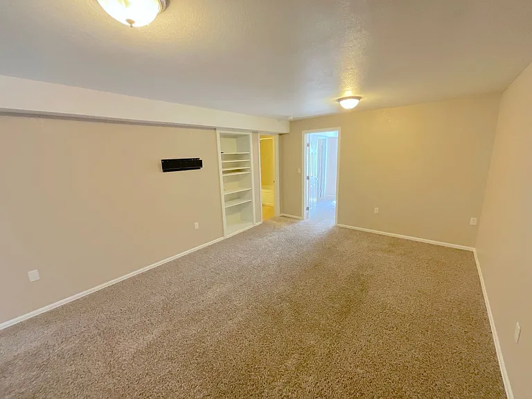 2579 Weyburn Way — Photo 40