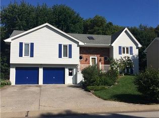 1707 Regency Dr, Kearney, MO 64060