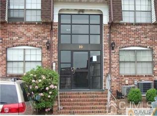 1002 Green Hollow Dr, Iselin, NJ 08830
