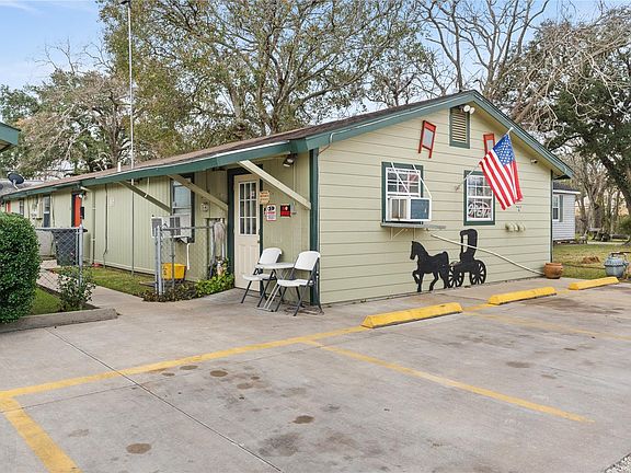 2nd image of 2200 Peach Ave