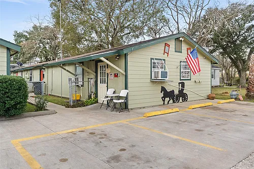 2200 Peach Ave Photo 1