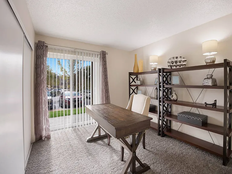 Woodland Hills Apartments — Photo 13