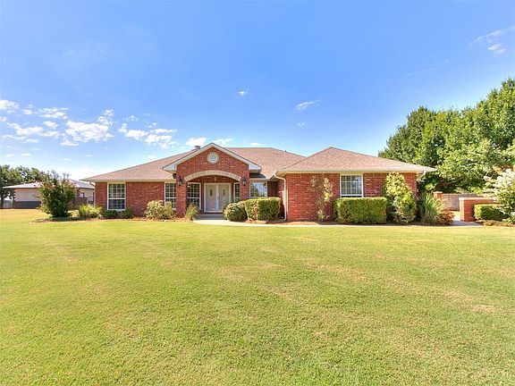3rd image of 1206 Blugil Dr NE