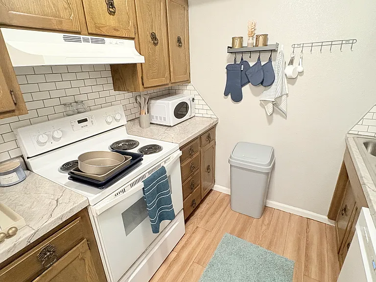 507 W Westview St #16 — Photo 27