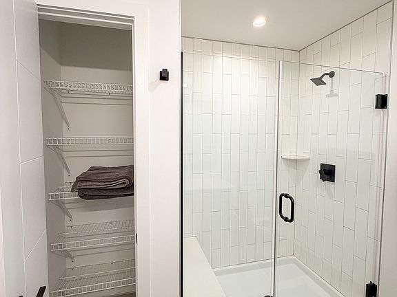 5th image of 119 NW 29th St APT 3