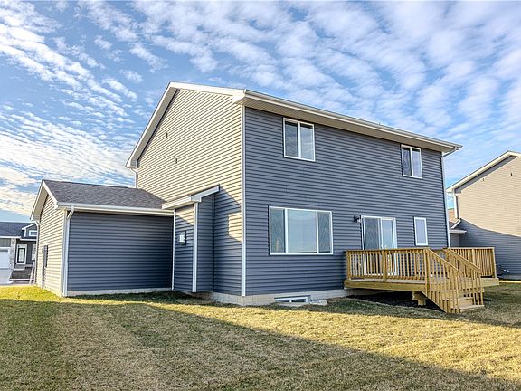 5th image of 723 NE Doe Pointe Dr
