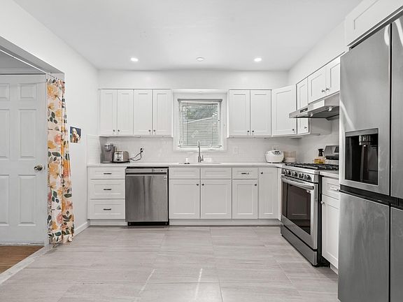 4th image of 181 Schley Ave Floor 1