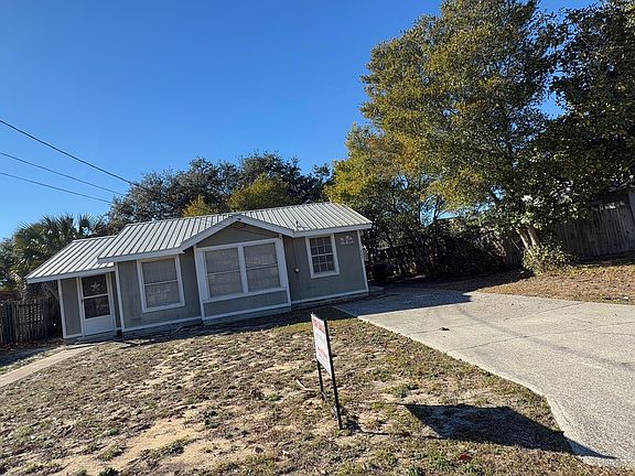 2nd image of 502 Wisteria St