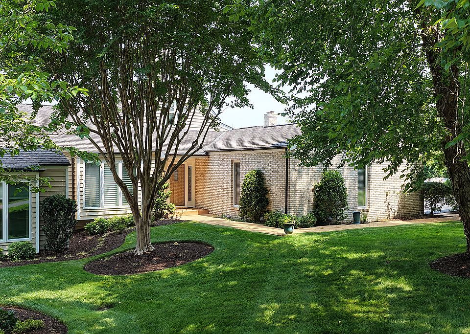 1st image of 140 Island Green Cir