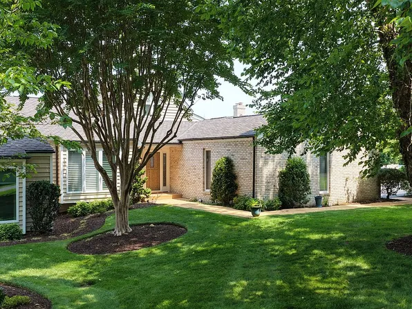 140 Island Green Cir, Penhook, VA 24137