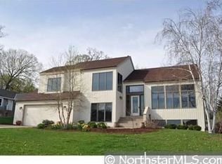 2706 Shadow Wood Ct, Chaska, MN 55318