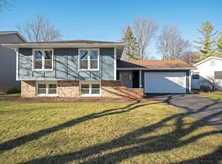 744 Westfield Dr, Saint Charles, IL