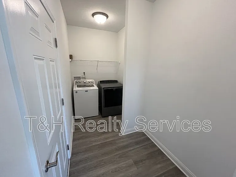7073 Fowler Dr — Photo 17