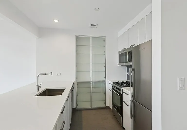 501 E 74th St #3D — Photo 5