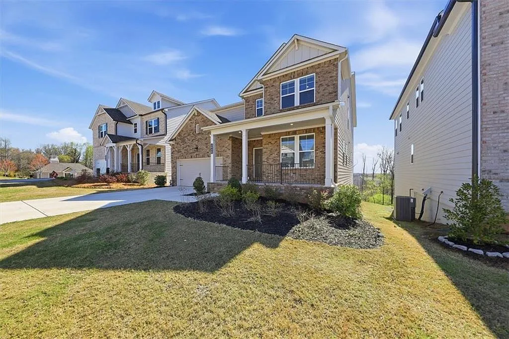 5 bed, 4.5 bath, 3632 sqft, $3,300 — Photo 3