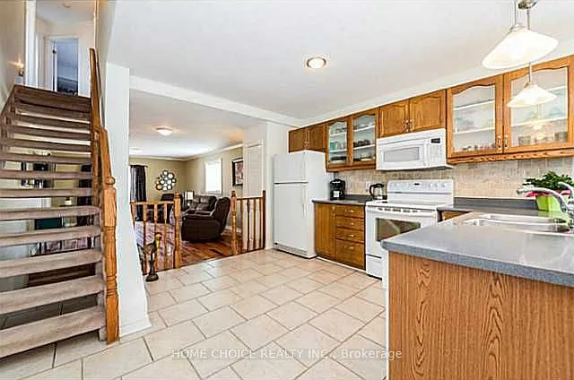 3 bed, $2,595 — Photo 3