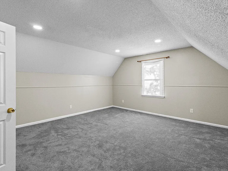 42 Halton Ct — Photo 4