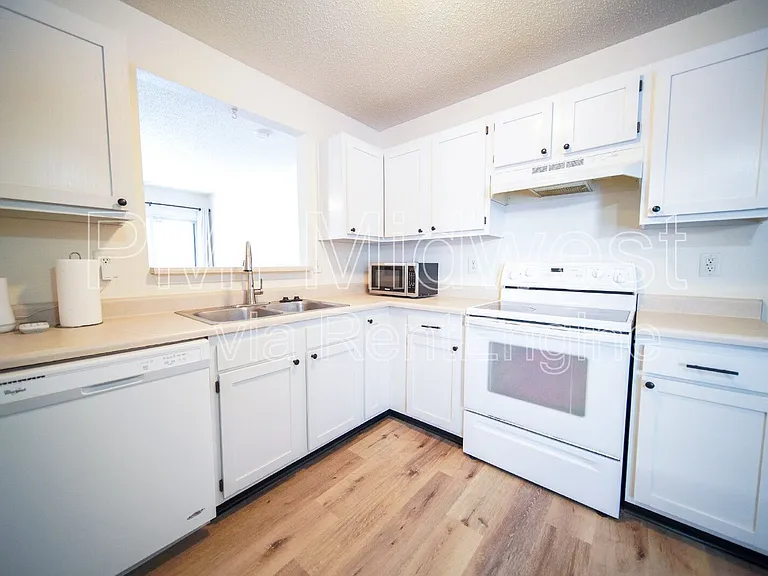 10414 Kensil St — Photo 7