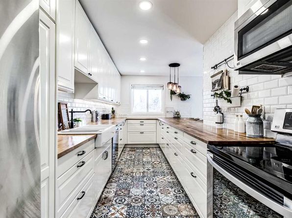 305 E 25th Ave SW #302, Calgary, AB T2S 0L3