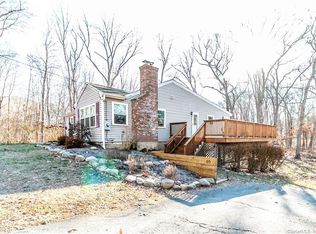 65 Whalehead Rd, Gales Ferry, CT 06335
