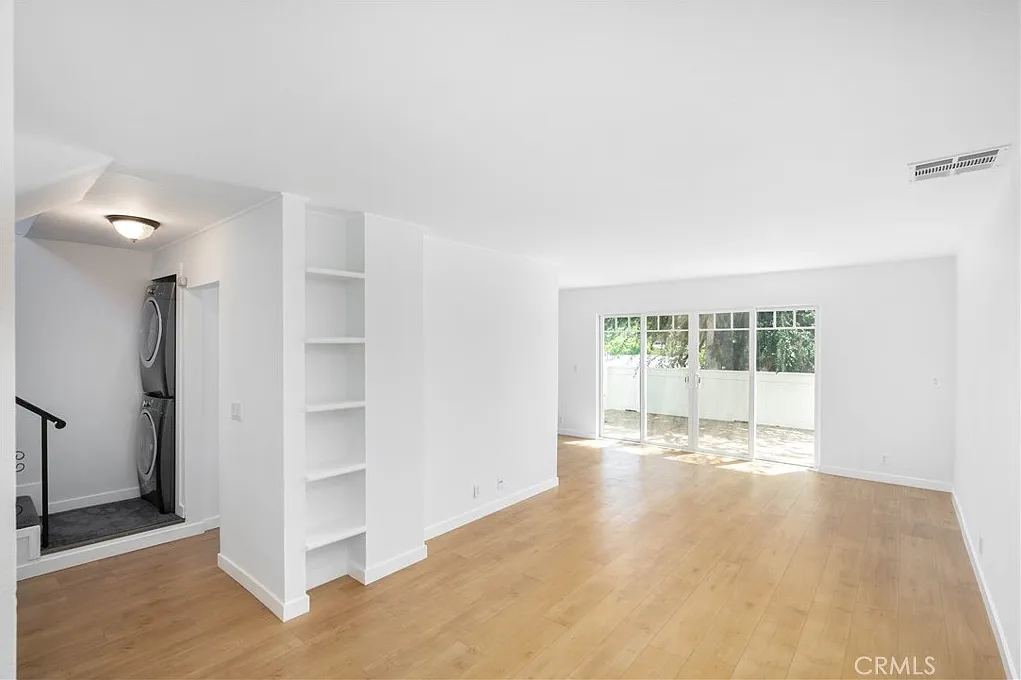 3 bed, 1.5 bath, 1150 sqft, $4,945 — Photo 3
