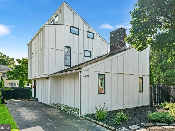 7509 Manti St, Philadelphia, PA 19128