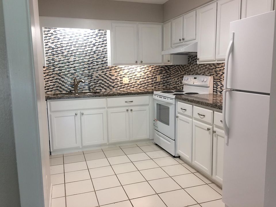 1st image of 701-2-2 Continental Dr