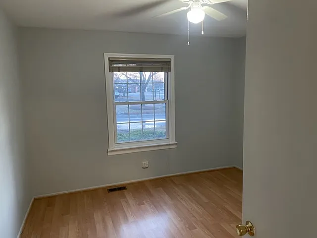 1133 Hawthorne Ct #B-1 — Photo 9