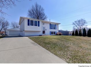30 Groton Dr, Springfield, IL 62702