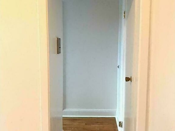 4th image of 4726 49th St #1G