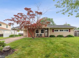 48 Black Walnut Rd, Levittown, PA 19057