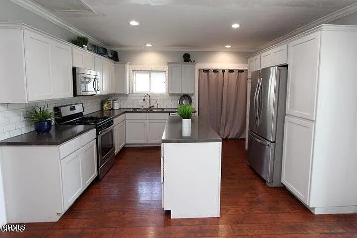 728 E Pleasant St — Photo 3