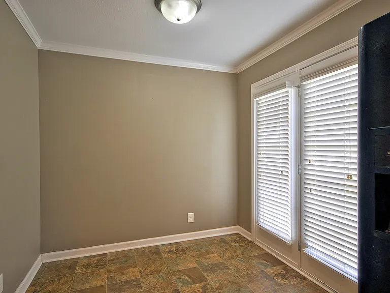 325 Sam Houston Cir — Photo 14