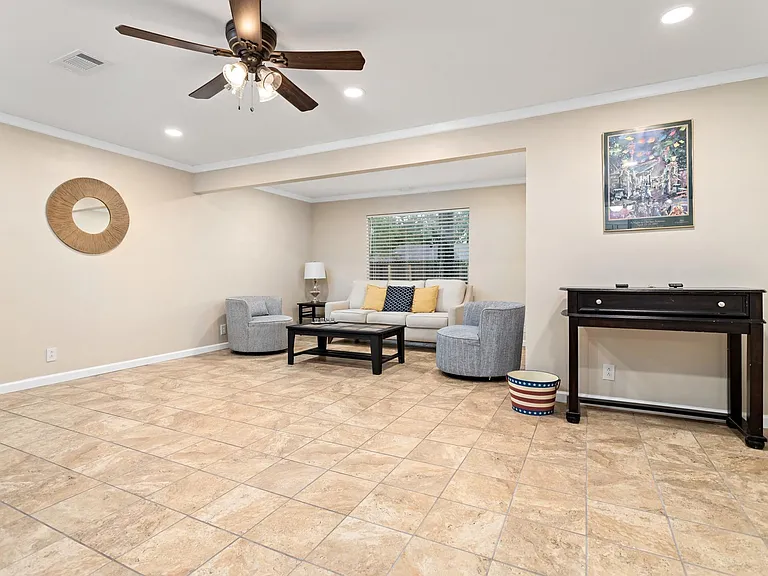 340 Maxwell Dr — Photo 3