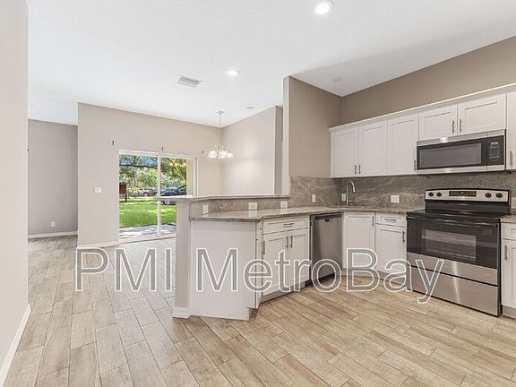 4th image of 2427 Hermosa Dr