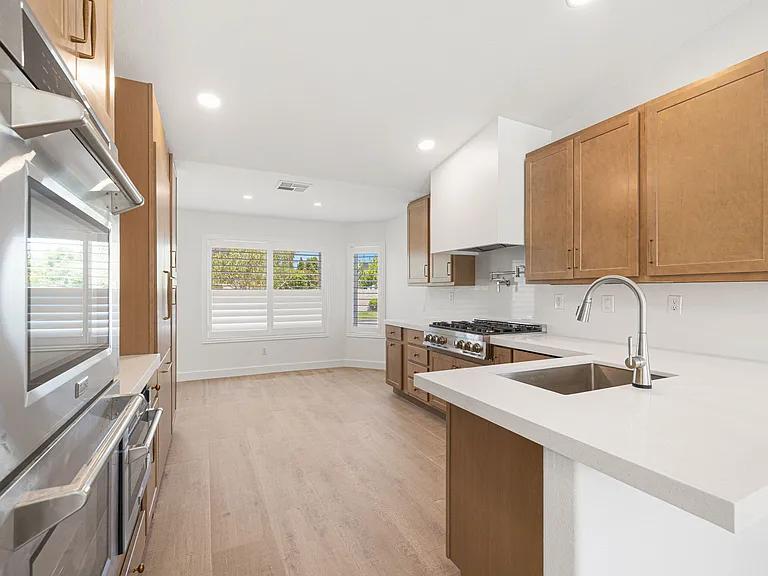 76 Sutton Pl S — Photo 12