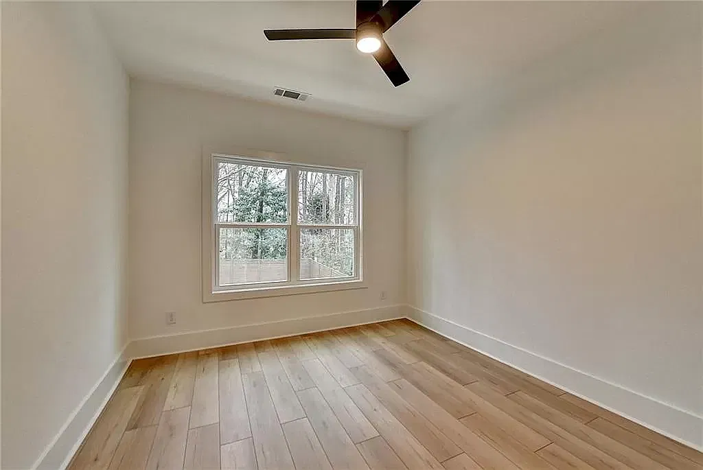 4 bed, 2900 sqft, $3,600 — Photo 3