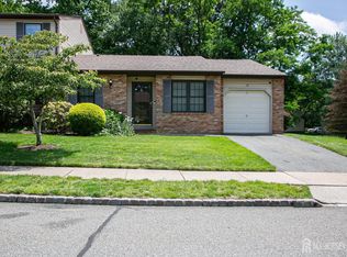 21 Dogwood Dr, Edison, NJ 08820