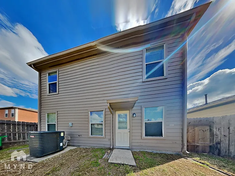 3338 Becker Glen St — Photo 22