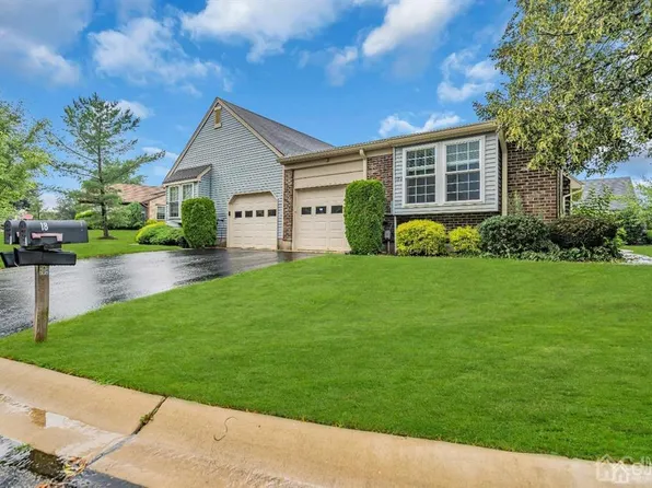 18 Dolley Madison Dr #A, Monroe Township, NJ 08831