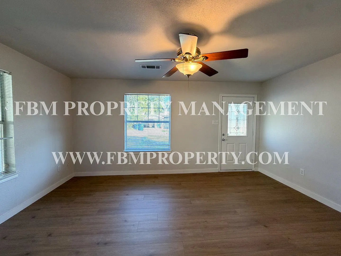 111 Sunset Circle - Cozy 3 Bedroom, 2 Bathroom Home in Alvarado, TX! — Photo 2