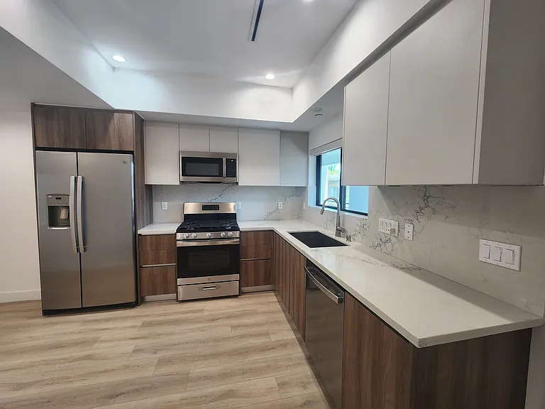 6061 Fulton Ave #4 — Photo 3