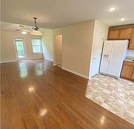 4th image of 30 Twin Oaks Pl