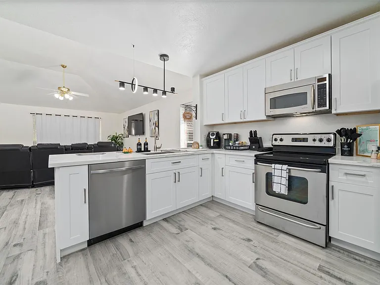 3511 Colleen Woods Cir — Photo 24