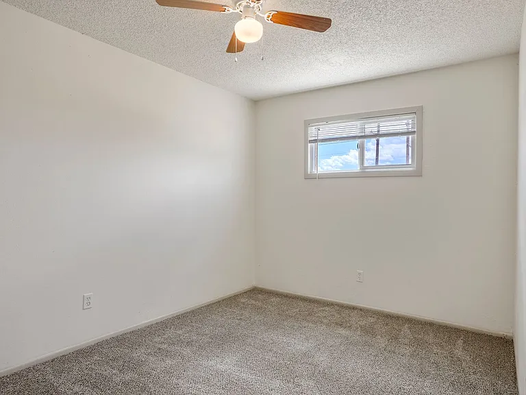 984 E Saxony Dr — Photo 9